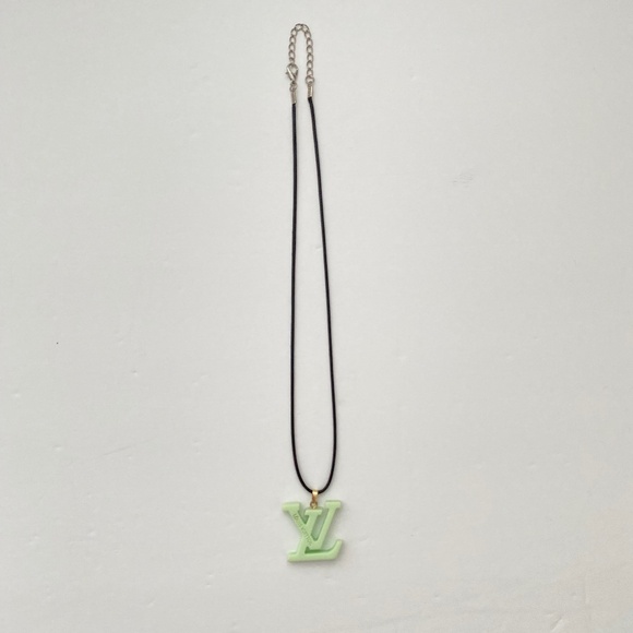Green LV Necklace - Picture 3 of 8